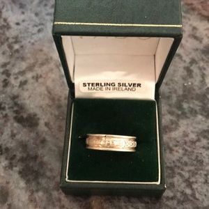 Mens claddagh ring